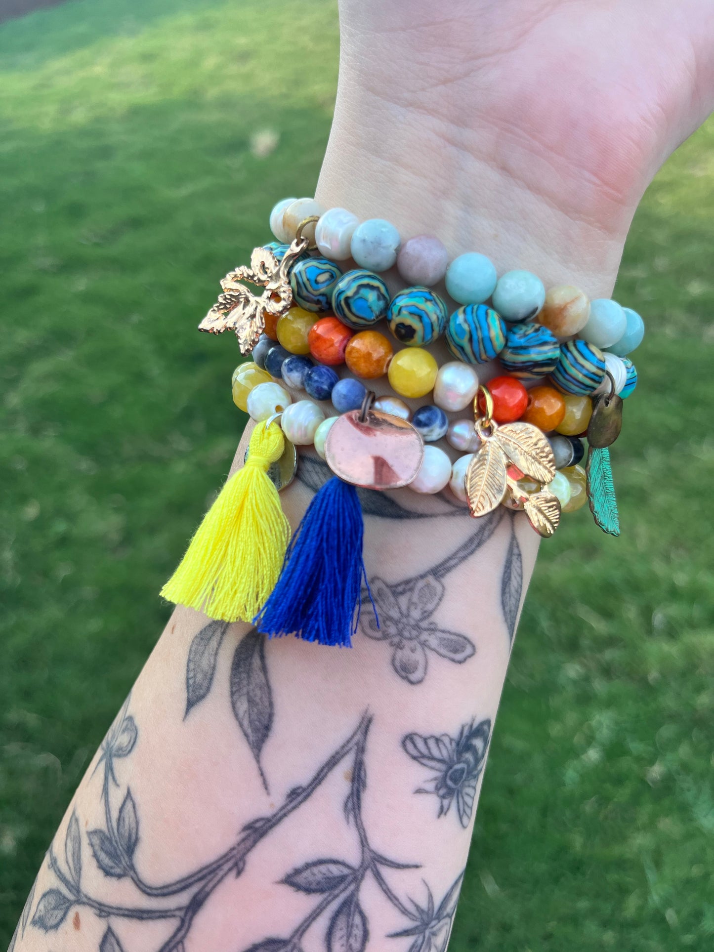 Dyed Agate Stretch Charm Bracelet